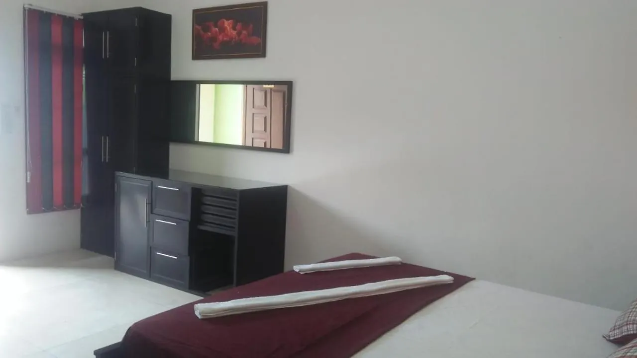 Royal Palace Hotel Negombo 0*,